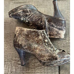Calleen Cordero Vintage Y2K studded distressed brown leather peep toe booties 9